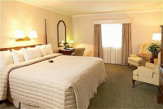 The Inn At Reading Hotel & Conference Center Room photo